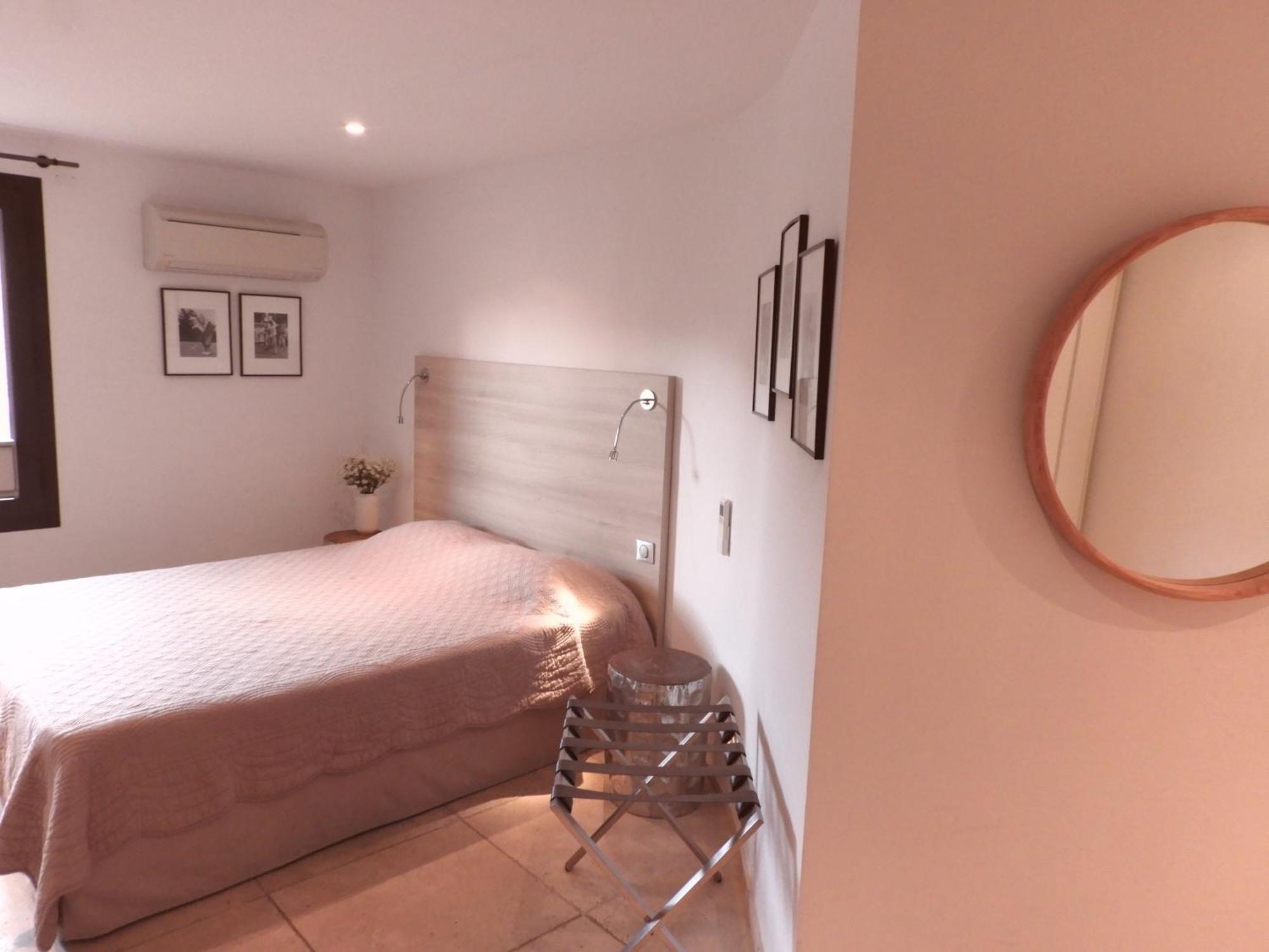 Chambres Du Vieux Bistrot Cabrieres-d'Avignon Ngoại thất bức ảnh
