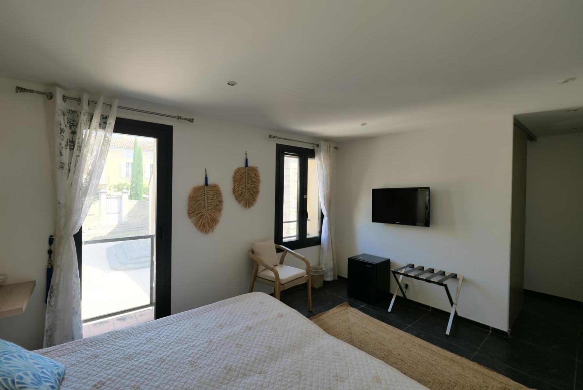 Chambres Du Vieux Bistrot Cabrieres-d'Avignon Ngoại thất bức ảnh