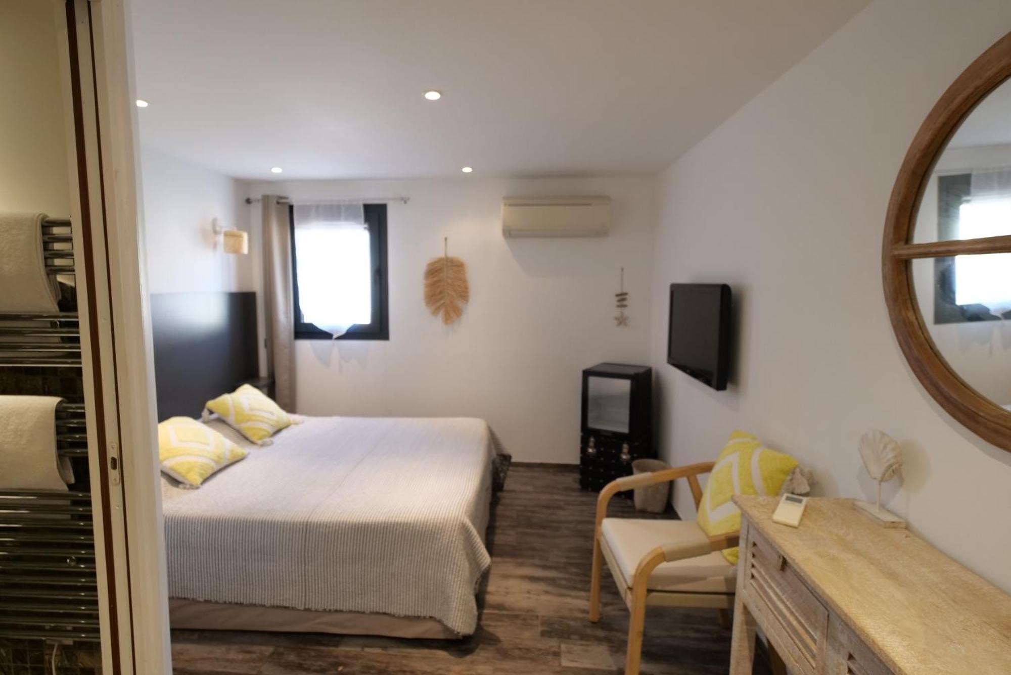 Chambres Du Vieux Bistrot Cabrieres-d'Avignon Ngoại thất bức ảnh