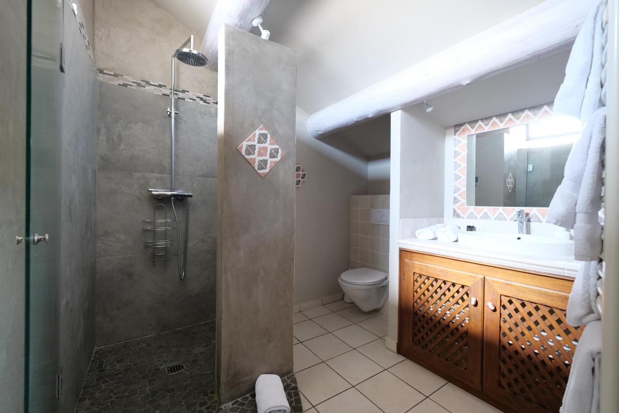 Chambres Du Vieux Bistrot Cabrieres-d'Avignon Ngoại thất bức ảnh