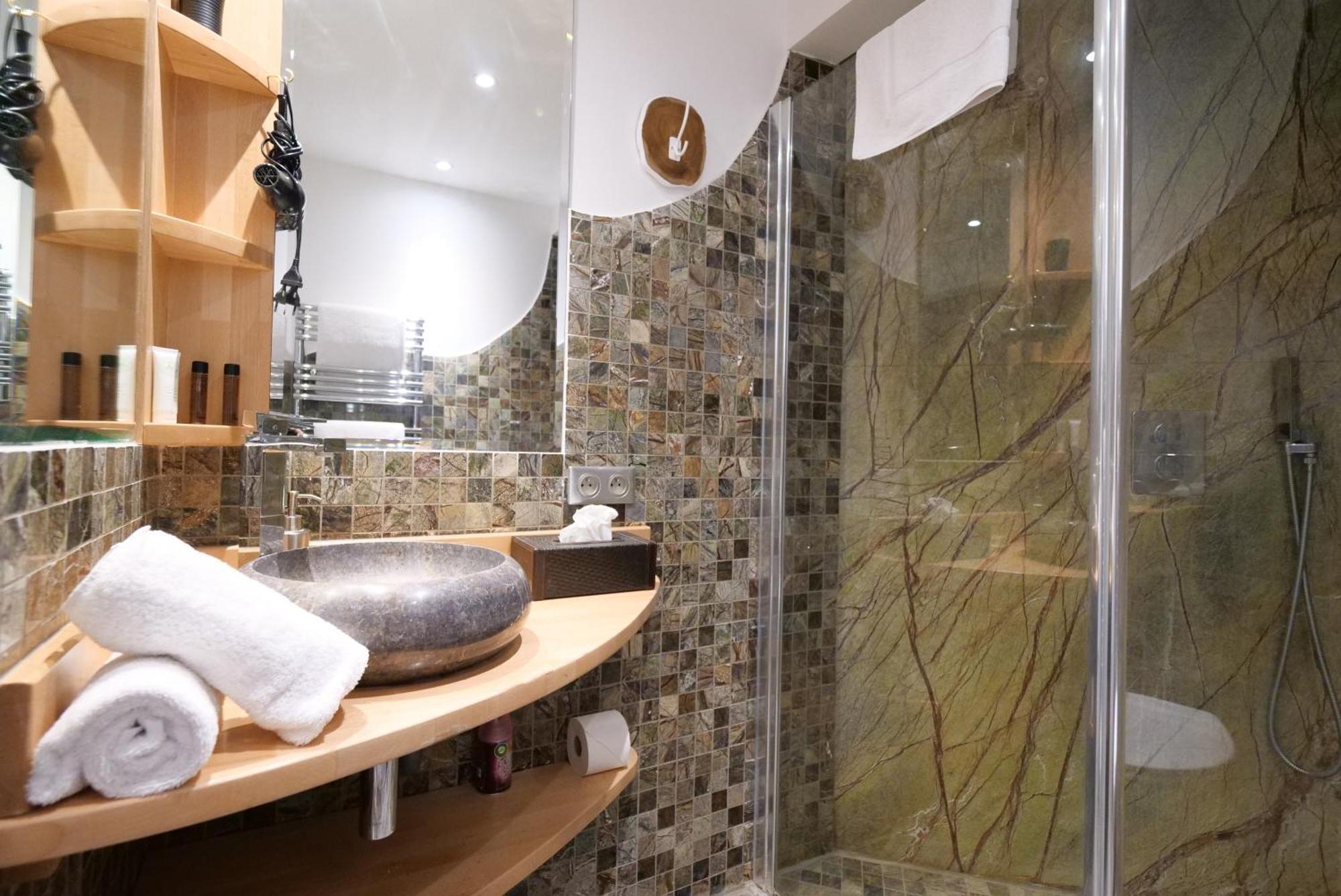 Chambres Du Vieux Bistrot Cabrieres-d'Avignon Ngoại thất bức ảnh
