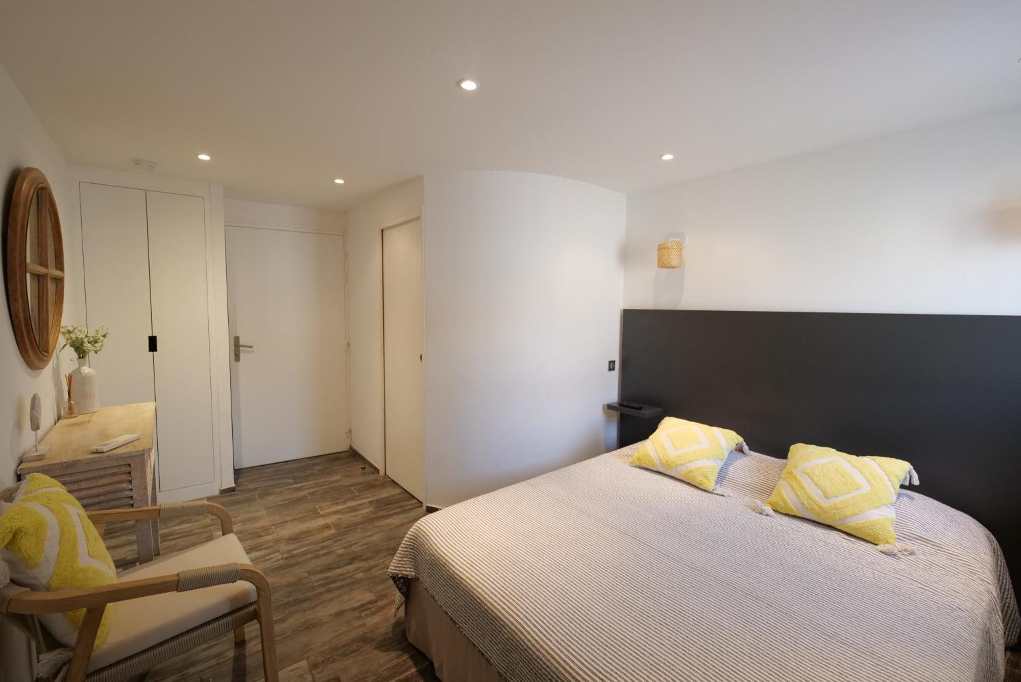 Chambres Du Vieux Bistrot Cabrieres-d'Avignon Ngoại thất bức ảnh