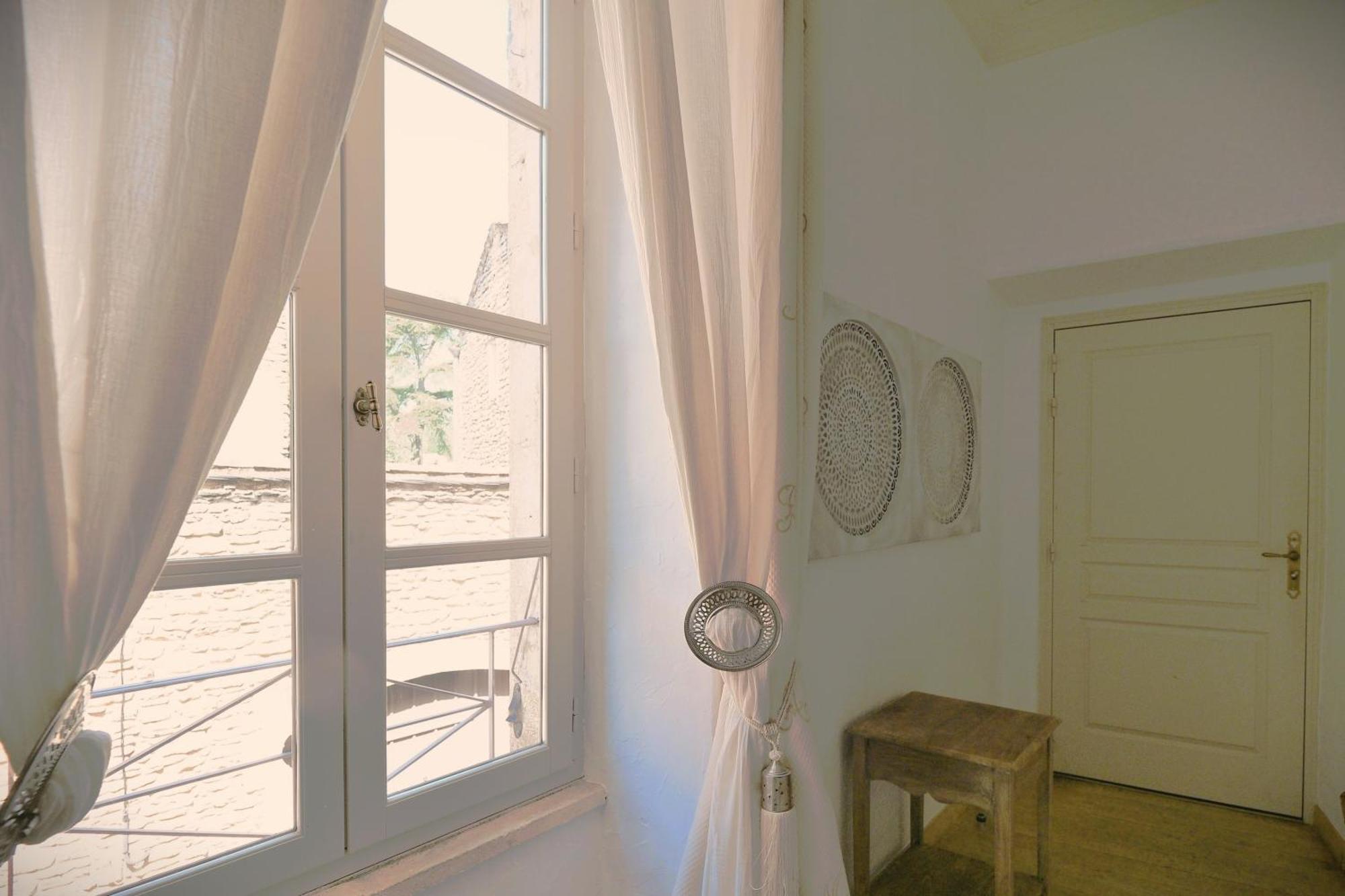 Chambres Du Vieux Bistrot Cabrieres-d'Avignon Ngoại thất bức ảnh