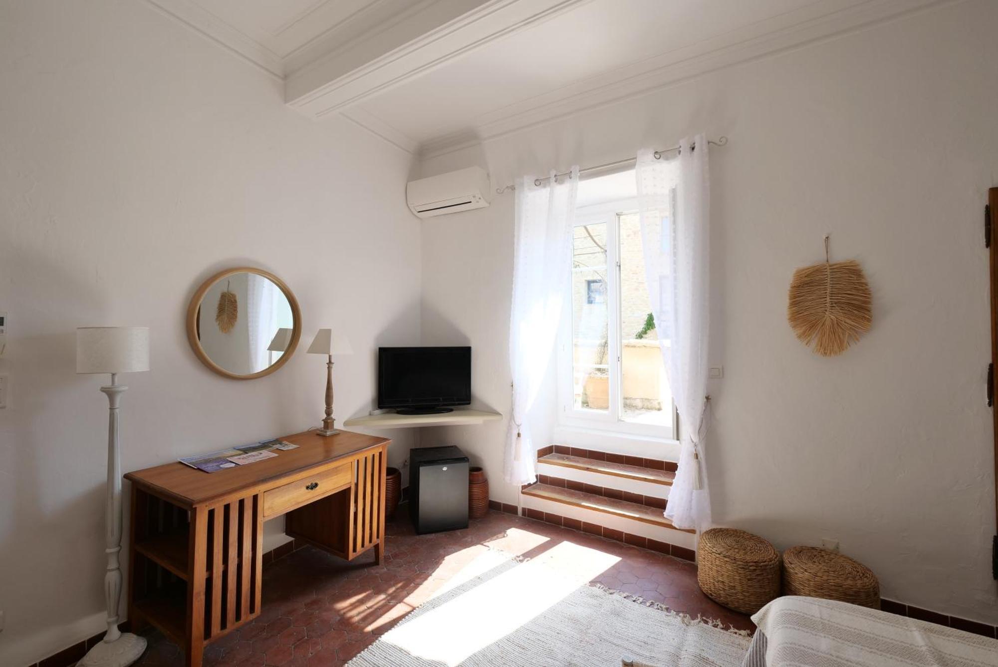 Chambres Du Vieux Bistrot Cabrieres-d'Avignon Ngoại thất bức ảnh