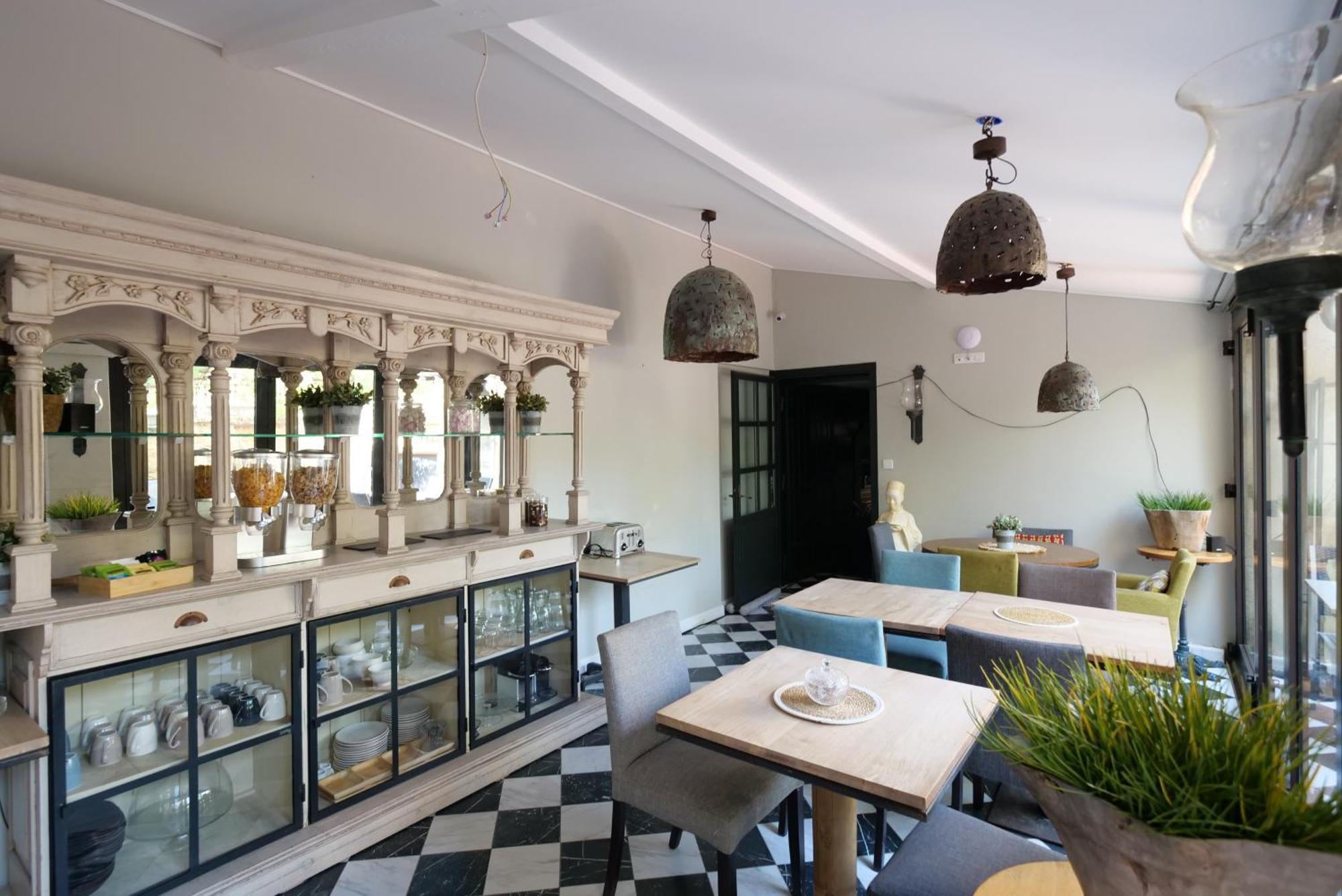 Chambres Du Vieux Bistrot Cabrieres-d'Avignon Ngoại thất bức ảnh