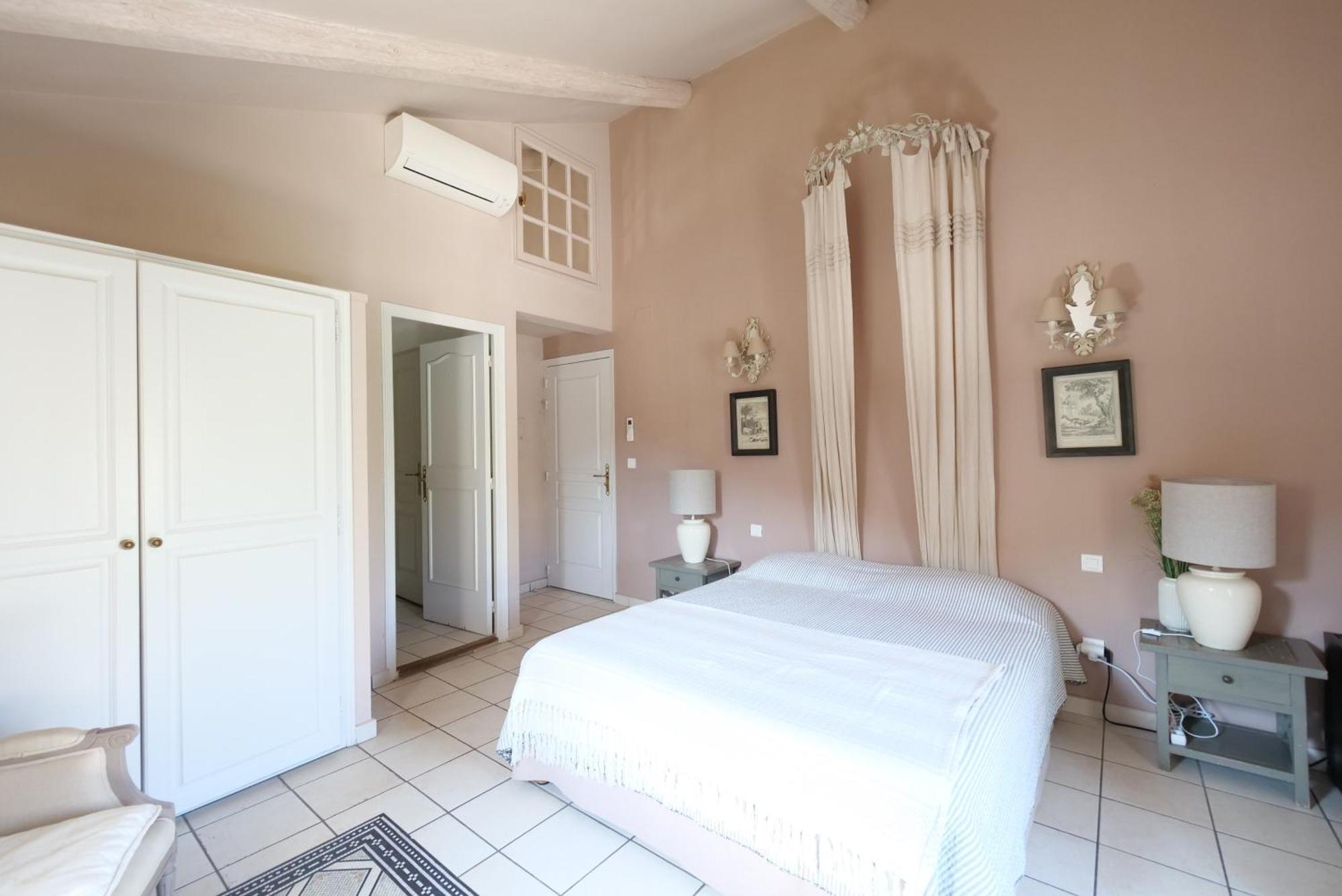 Chambres Du Vieux Bistrot Cabrieres-d'Avignon Ngoại thất bức ảnh