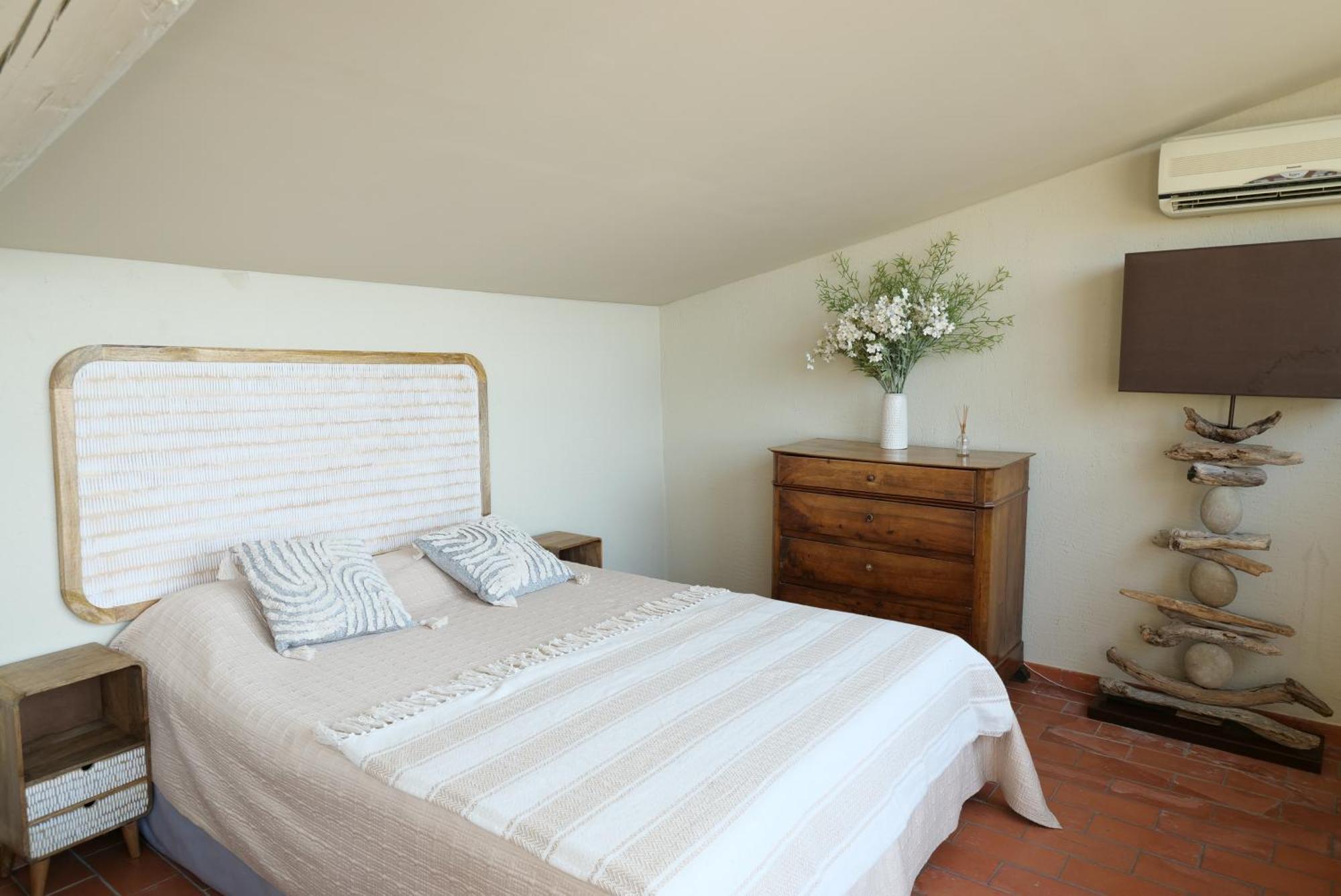 Chambres Du Vieux Bistrot Cabrieres-d'Avignon Ngoại thất bức ảnh