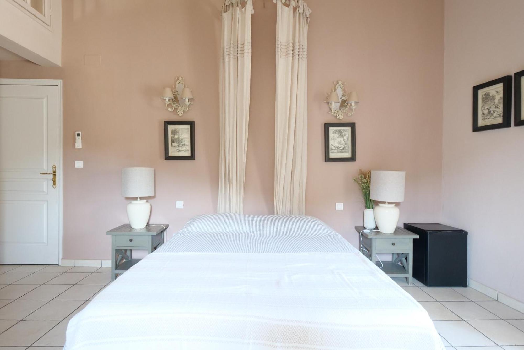 Chambres Du Vieux Bistrot Cabrieres-d'Avignon Ngoại thất bức ảnh