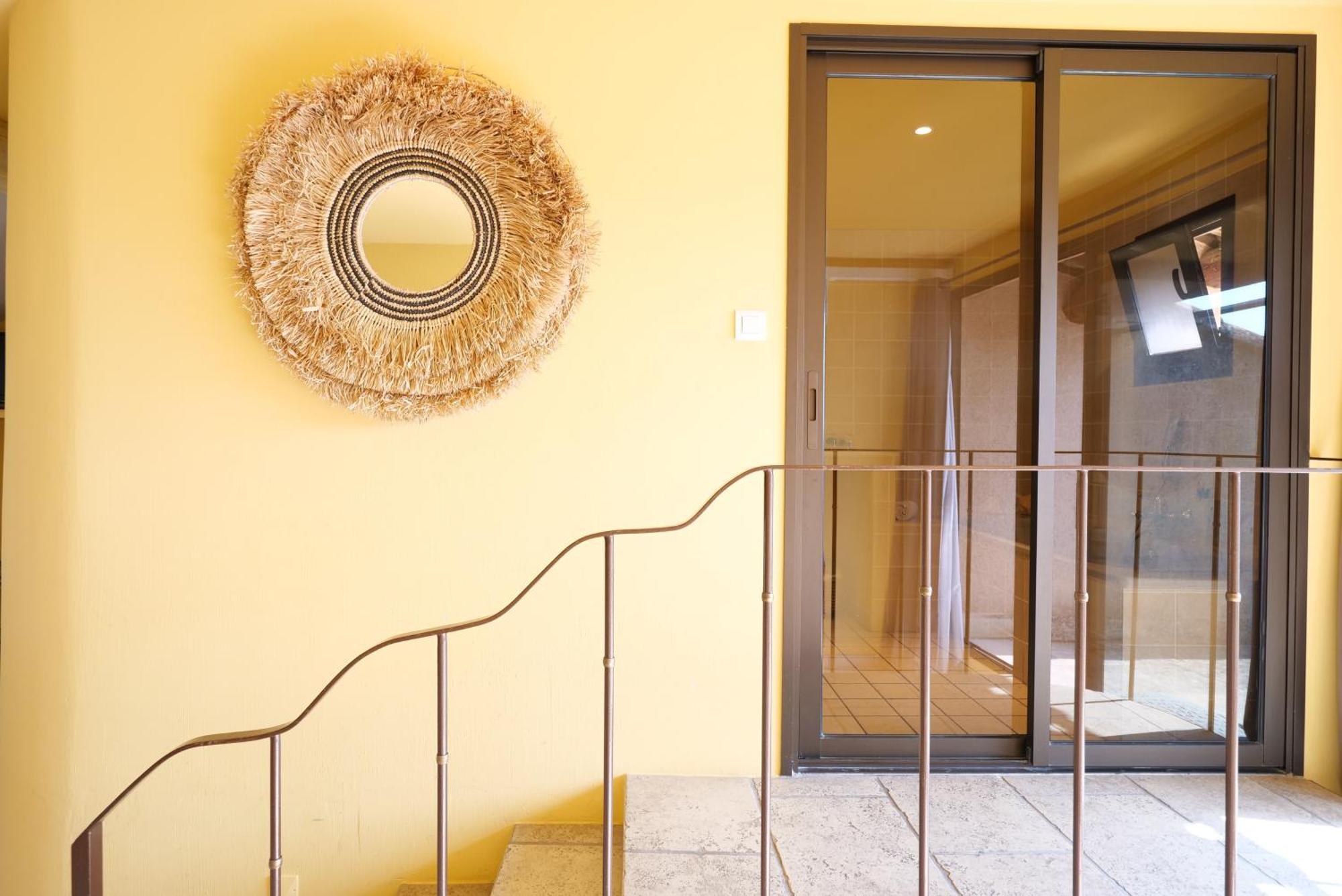 Chambres Du Vieux Bistrot Cabrieres-d'Avignon Ngoại thất bức ảnh