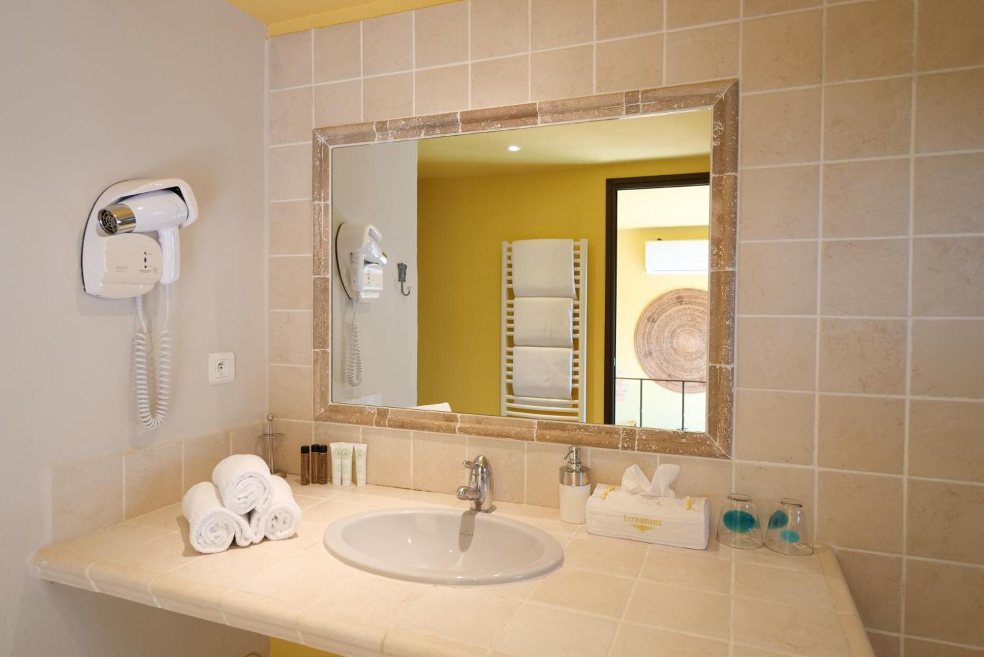 Chambres Du Vieux Bistrot Cabrieres-d'Avignon Ngoại thất bức ảnh