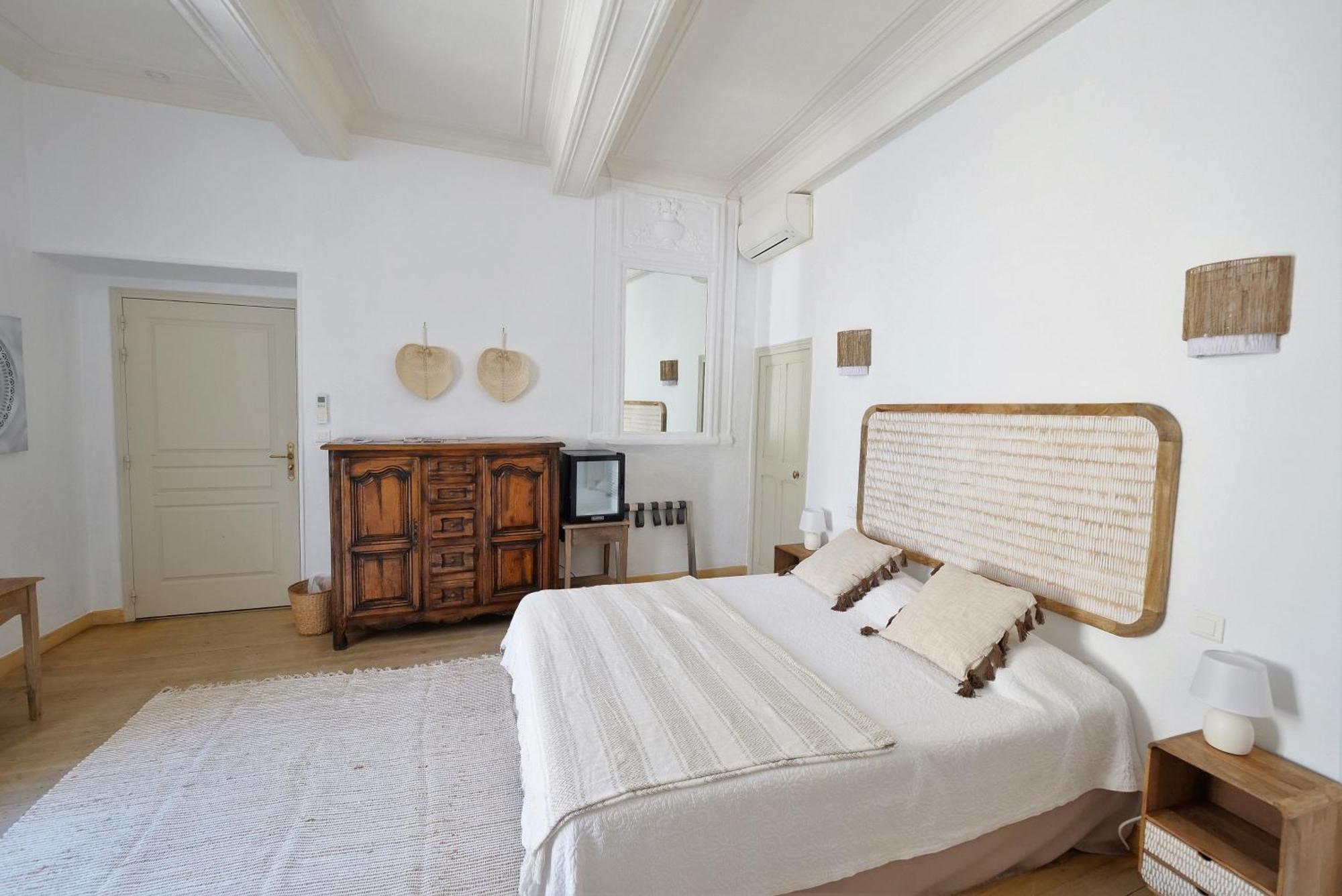 Chambres Du Vieux Bistrot Cabrieres-d'Avignon Ngoại thất bức ảnh