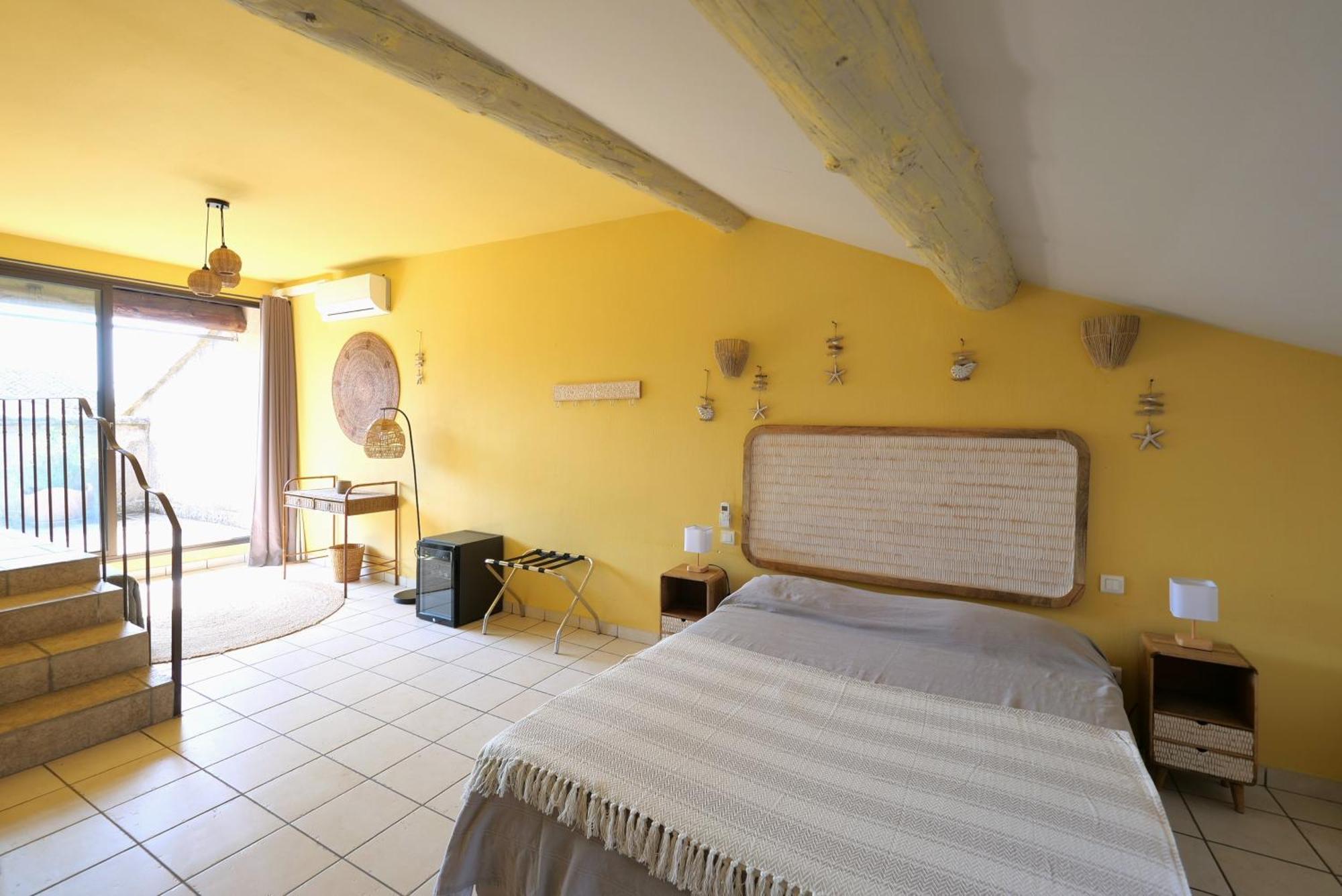 Chambres Du Vieux Bistrot Cabrieres-d'Avignon Ngoại thất bức ảnh